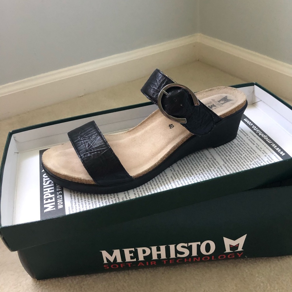 Woman’s MEPHISTO Sandals Size 9